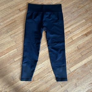 NWOT Joy Lab black cropped leggings